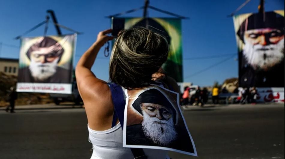 "محطة عنايا" تشهد أكبر الاستقبالات الشعبية خلوة لبابا الفاتيكان أمام ضريح القديس شربل